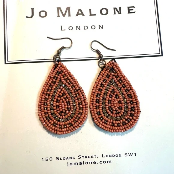 Mint Condition Large Beaded Drop Earrings Gold tone metal very Lightweight - Picture 2 of 6